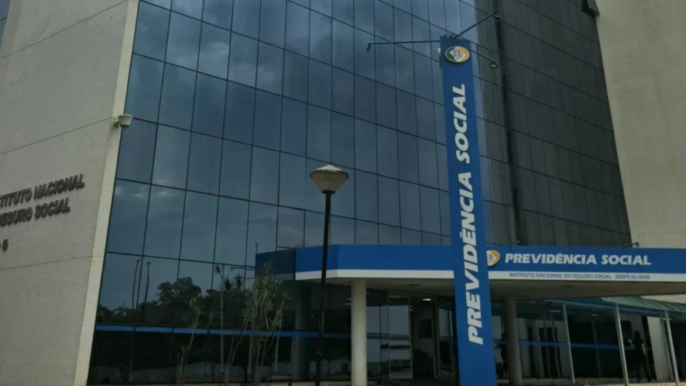 Golpes e Escândalos no INSS: Uma Análise Profunda