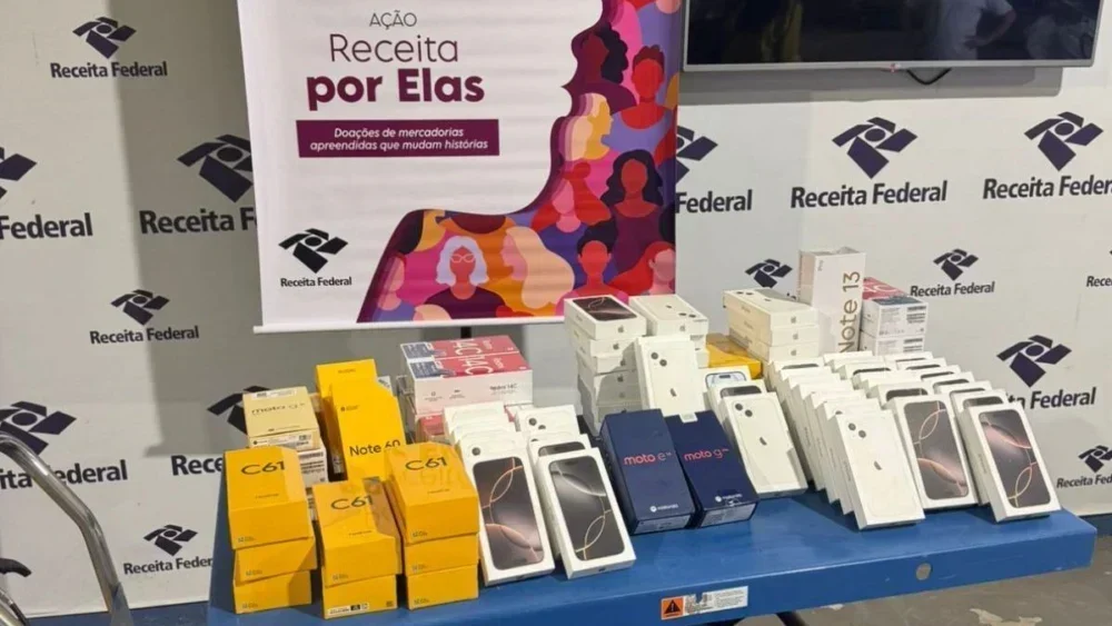 Receita Federal doa 4 mil celulares para combater violência