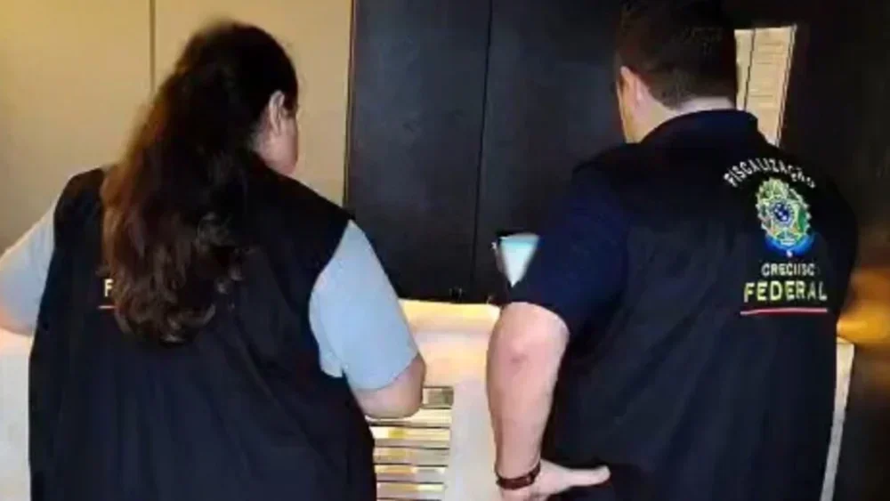 Autuação de construtora por publicidade irregular em SC