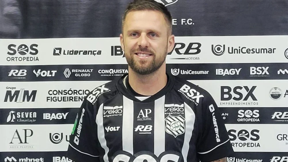 Figueirense apresenta novo lateral que é cria da base