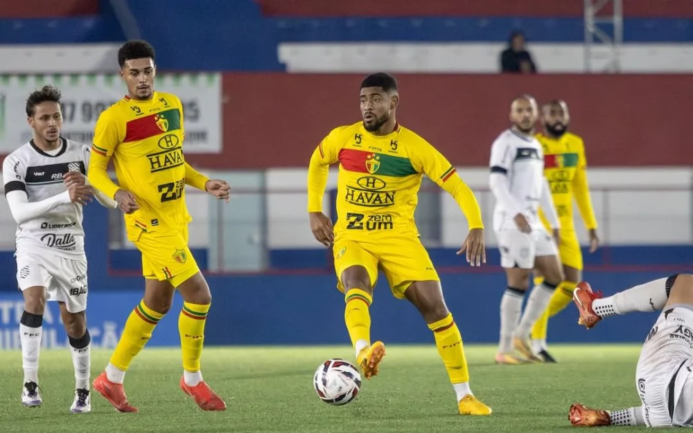 Figueirense contrata Jean Mangabeira para 2026