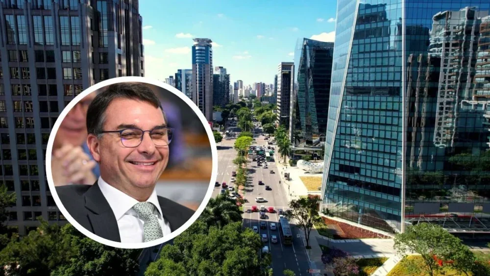 Flávio Bolsonaro reafirma candidatura em encontro com empresários