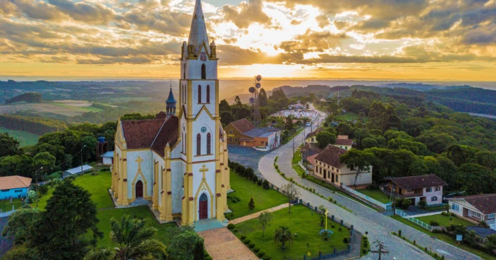 Itaiópolis abre vagas com salários de até R$ 15 mil