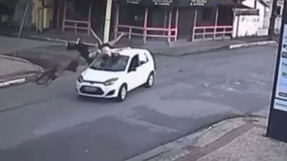 Motorista embriagado causa acidente com adolescentes em Itajaí