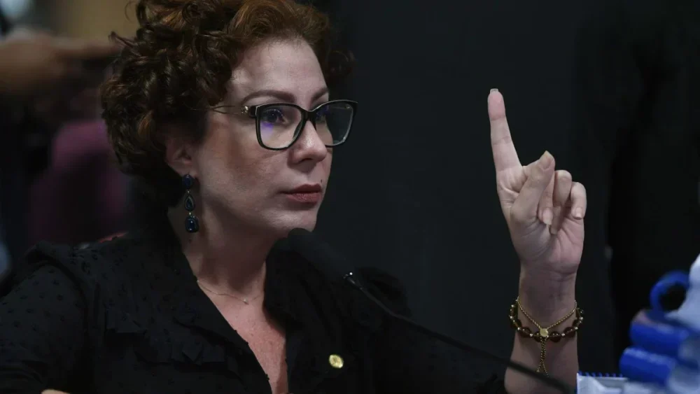 STF Determina Cassação de Carla Zambelli em Decisão Impactante