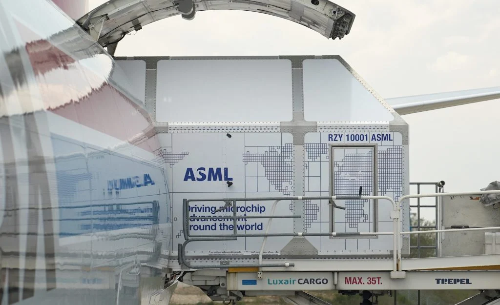 ASML atinge máximas históricas após relatório da TSMC e projeta alta de 70%