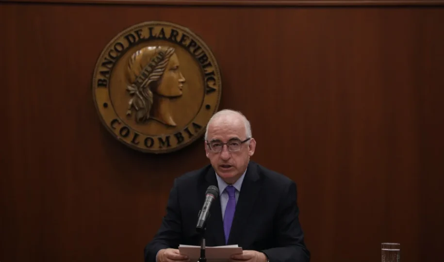 Banco Central da Colômbia eleva juros para 10,25% e gera tensão no governo