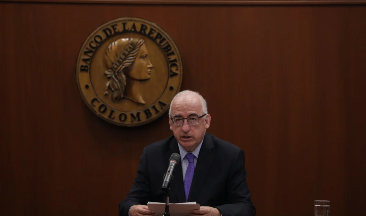 Banco Central da Colômbia eleva juros para 10,25% e gera tensão no governo