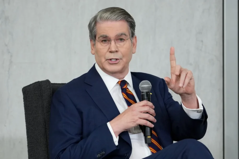 Bessent nega intervenção no iene e revela pressão de Trump sobre democratas