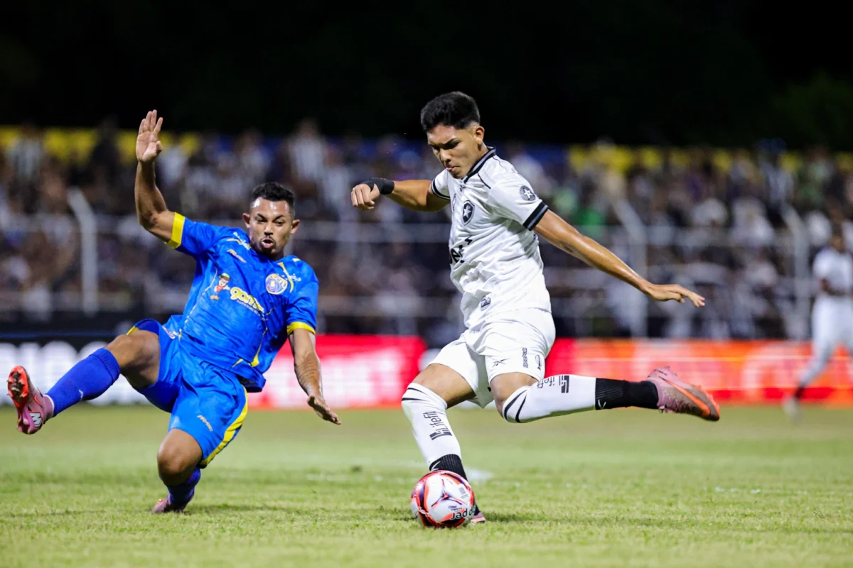 Botafogo perde para o Sampaio Corrêa e Rogério é expulso em jogo tenso