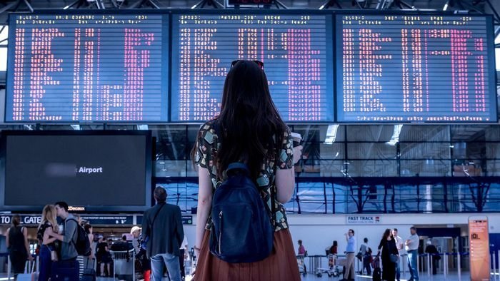 Câmara aprova Projeto de Lei 2813/25 que garante reembolso em voos atrasados