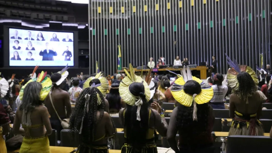 Câmara dos Deputados avança com PEC 48/2023 em meio a críticas e impasse com STF