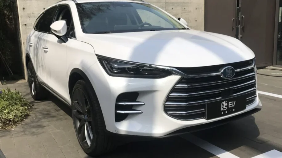 Câmara dos Deputados recebe 3 carros da BYD avaliados em R$ 878 mil e gera polêmica