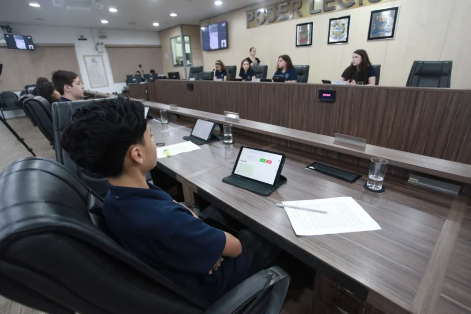 Câmara Mirim de Blumenau define calendário de atividades para 2026 com tensão