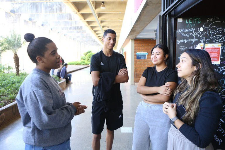 Camilo Santana anuncia R$ 977 milhões para educação e reafirma compromisso de Lula