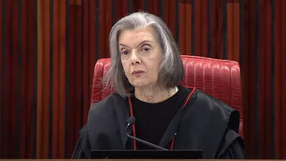 Cármen Lúcia anuncia medidas do TSE para evitar manipulação por IA nas eleições