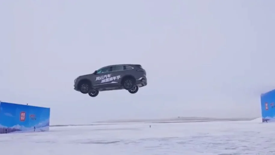 Changan CS75 Plus quebra recorde de salto em rampa de gelo a 30 graus negativos