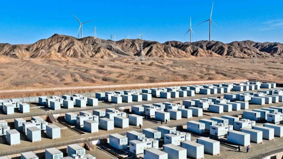 China supera EUA em armazenamento de energia e anuncia plano de US$ 35 bilhões