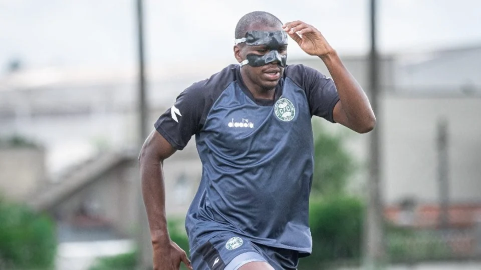 Coritiba escala titulares para enfrentar o Athletico em clássico decisivo