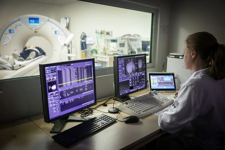 Ebserh revela que 94% dos residentes aprovam formação em hospitais universitários