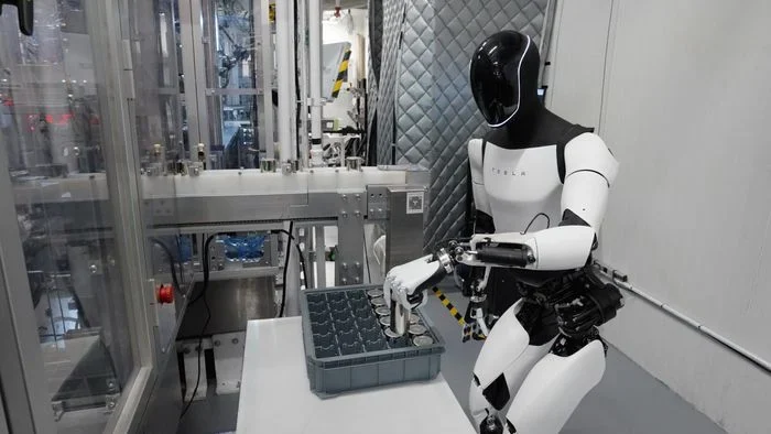 Elon Musk aposenta Model S e X para focar em humanoides da Tesla e xAI