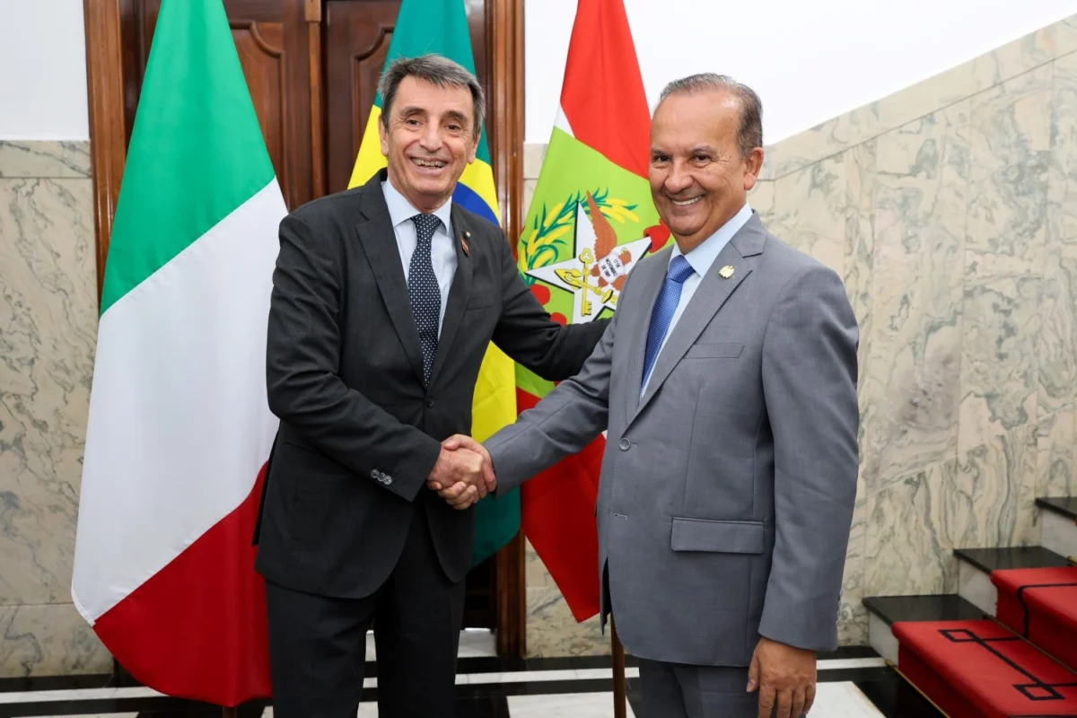 Embaixador da Itália, Alessandro Cortese, inaugura consulado em SC e provoca reações