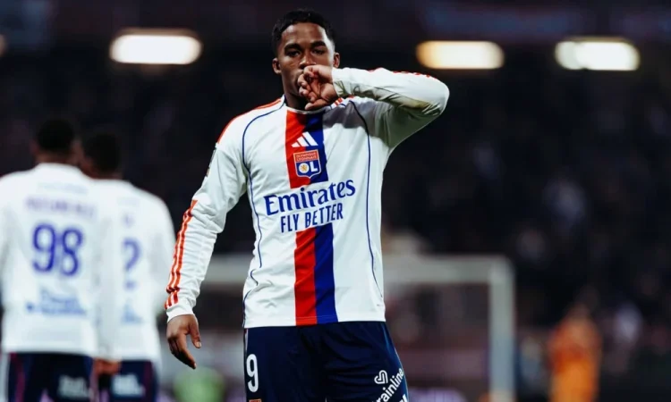 Endrick brilha no Lyon e desafia Gabriel Jesus e João Pedro por vaga na seleção