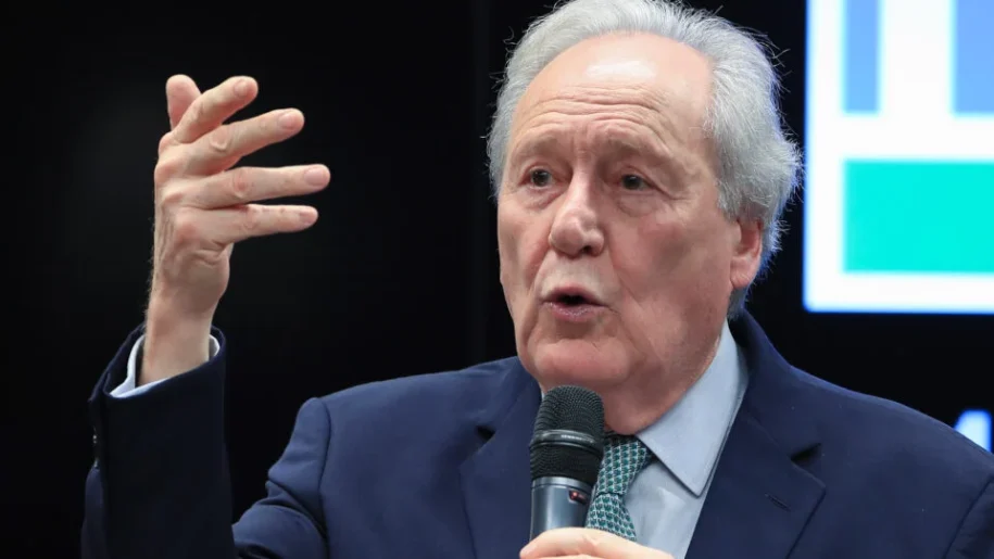 Enrique Lewandowski atua no STJ e gera polêmica em investigação sobre fraudes