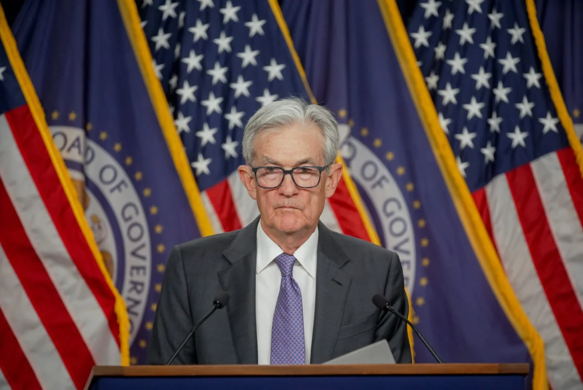 Federal Reserve decide manter juros inalterados sob pressão de Donald Trump