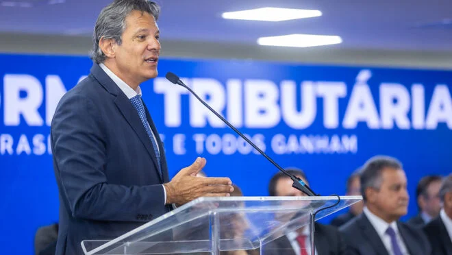 Fernando Haddad defende taxação e rebate oposição após rombo de R$ 10 bilhões