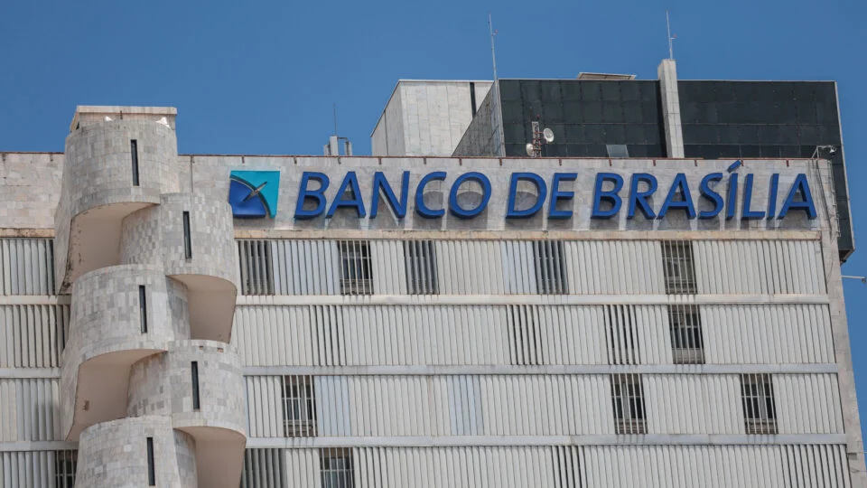 FGC inicia ressarcimento de R$ 40,6 bilhões a 800 mil credores do Banco Master