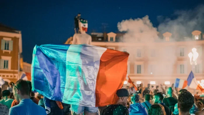 França decide substituir Teams e Zoom por Visio e migrar 200 mil agentes até 2027