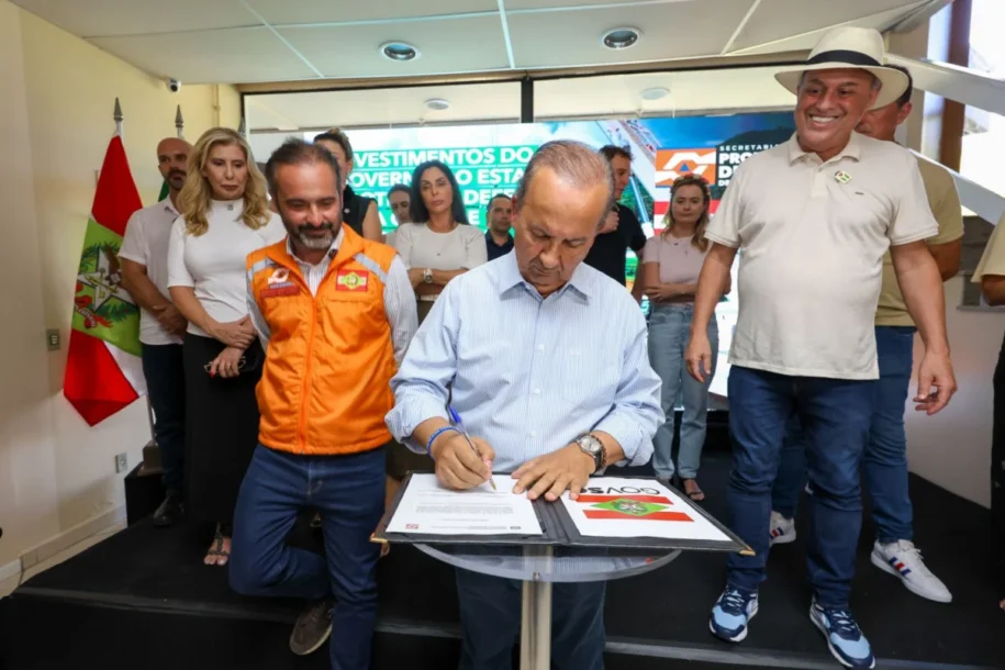 Governador Jorginho Mello libera R$ 5 milhões para desassoreamento do Rio Sangão