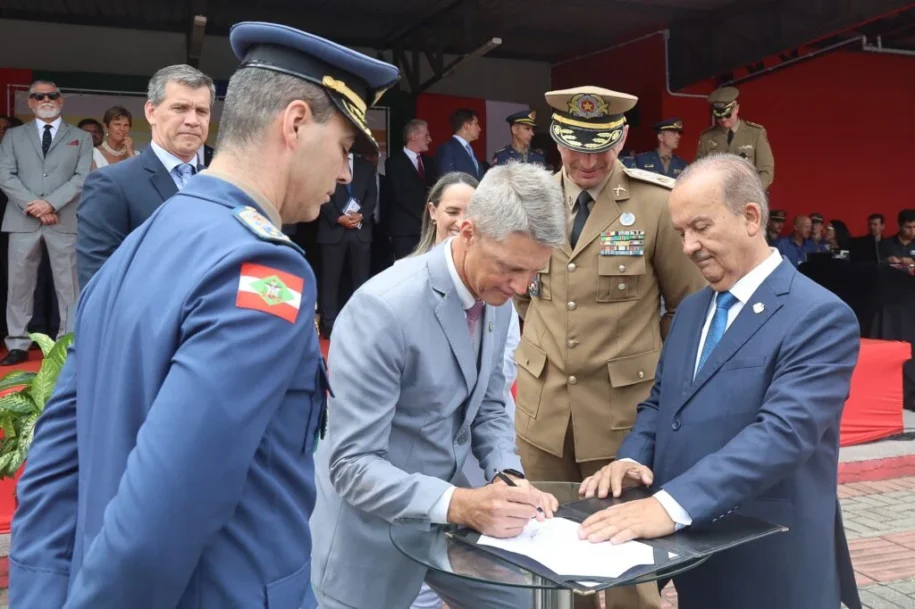 Governo de SC assina contrato de R$ 84 milhões com a CBC para forças policiais