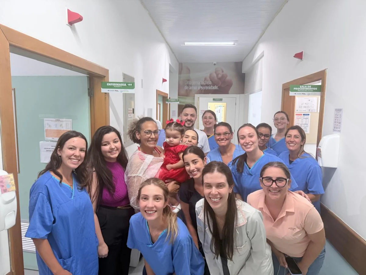 Hospital Materno-Infantil Santa Catarina celebra alta de Ana Lara após 400 dias de luta