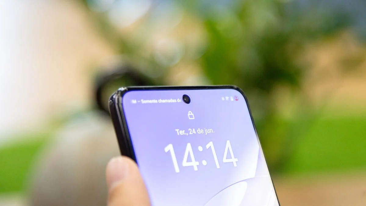 Jovi lança OriginOS 6 no Brasil e promete atualizar celulares até maio de 2026