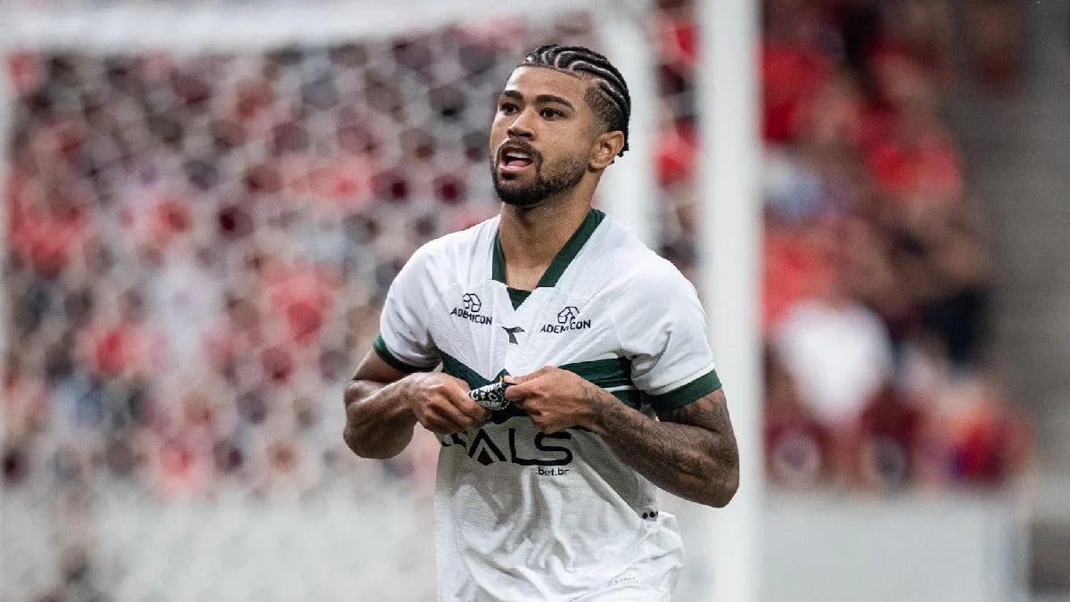 Lucas Ronier provoca Odair Hellmann em Atletiba e Coritiba vence clássico