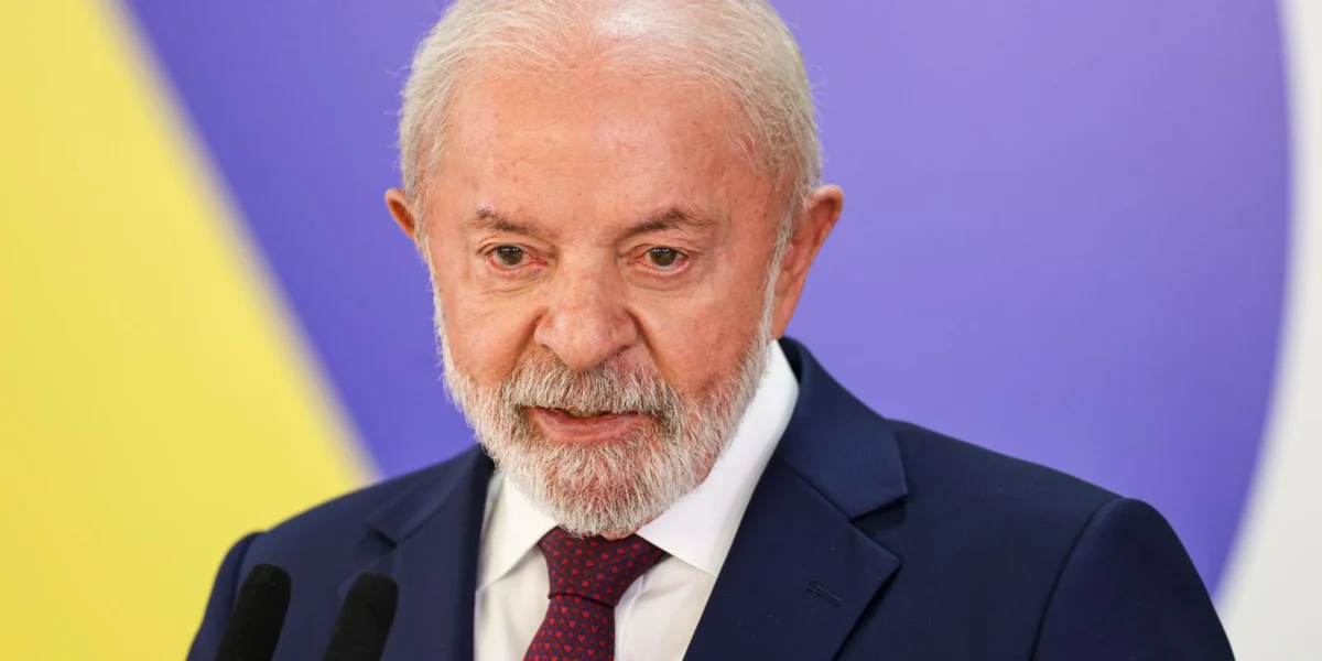 Lula critica salário mínimo de R$ 1.621 e destaca direitos dos trabalhadores