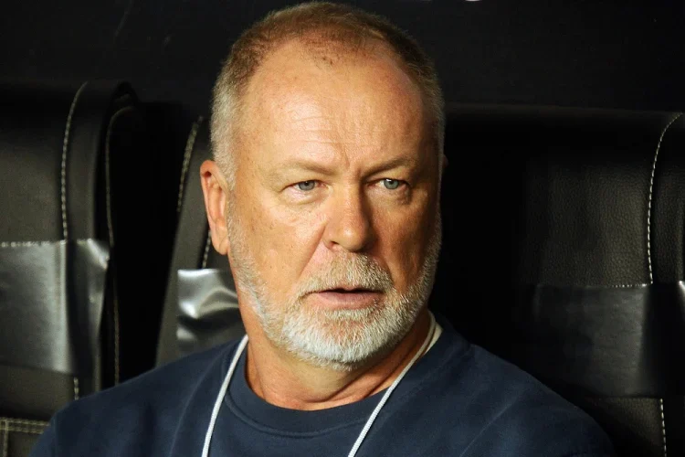 Mano Menezes assume seleção do Peru e mira classificação para Copa de 2030