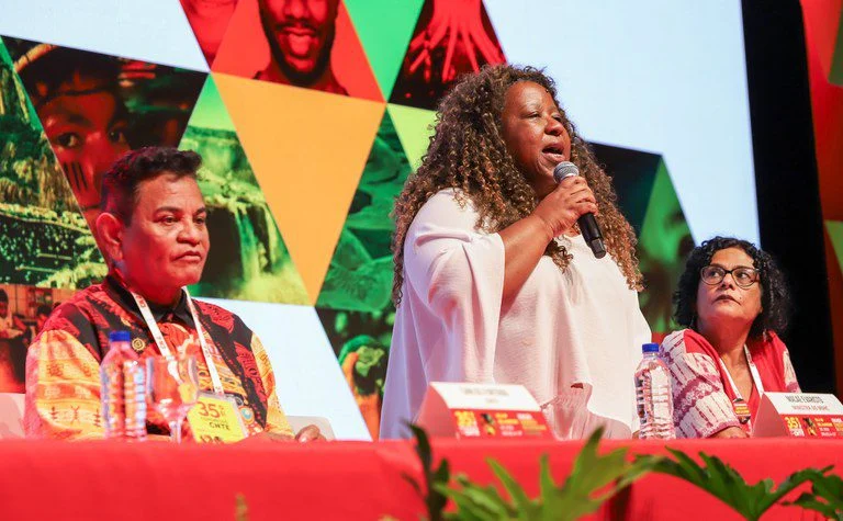 Ministra Macaé Evaristo defende direitos humanos como base da educação pública