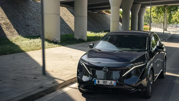 Nissan apresenta nova versão do Ariya com painéis solares e promete autonomia extra