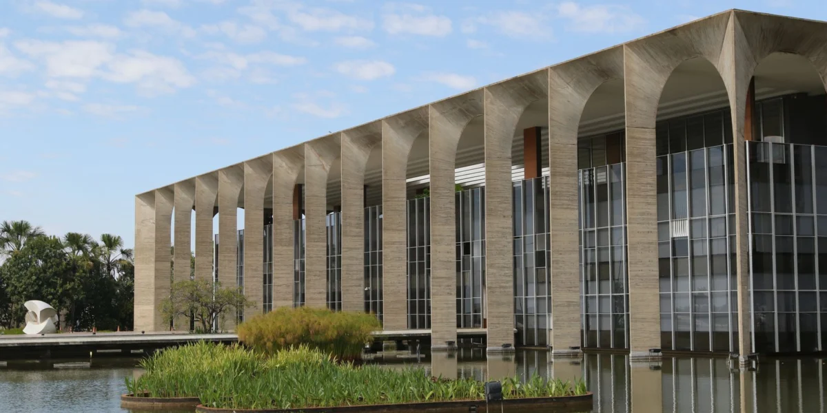 Parlamento Europeu solicita avaliação jurídica e paralisa acordo com Mercosul