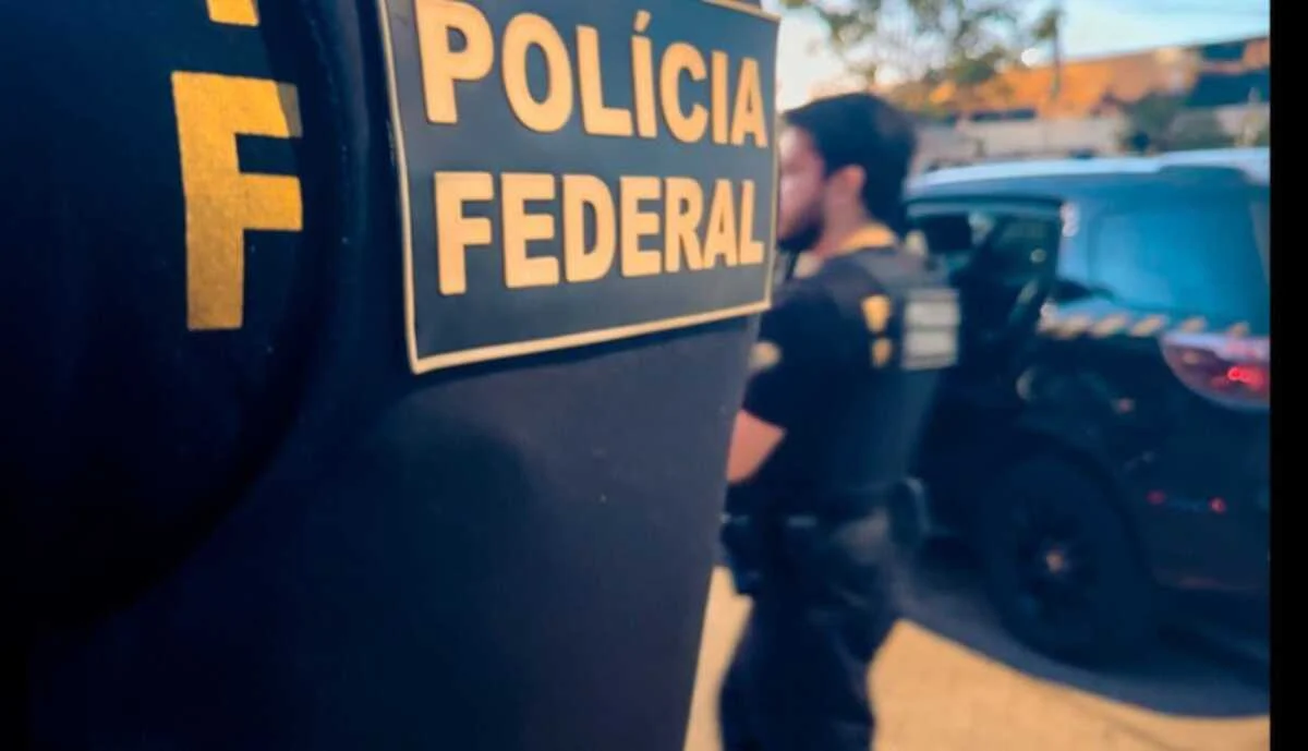 Polícia Federal realiza Operação Red-Haired e apreende 280 mil maços de cigarros