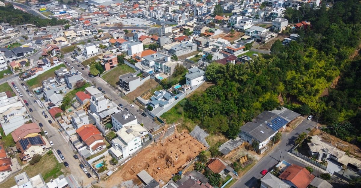 Prefeita Juliana Pavan assina ordem de serviço para obras da Avenida Martin Luther
