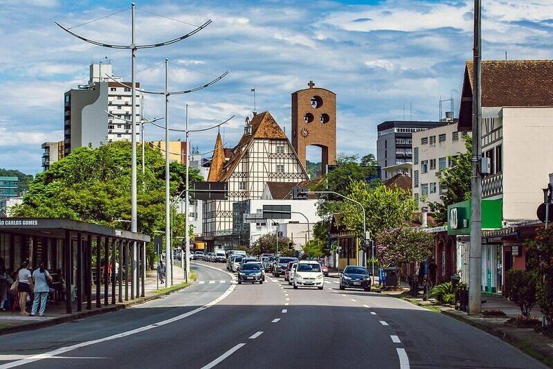 Prefeitura de Blumenau alerta sobre segurança no trânsito com volta às aulas