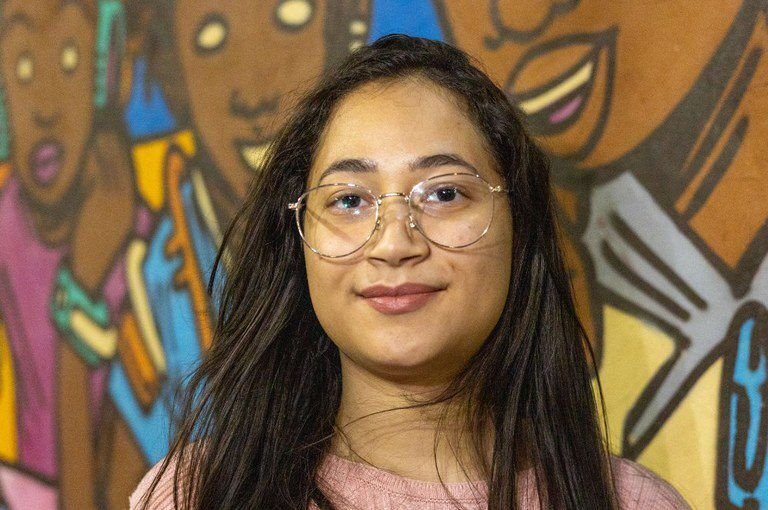 Priscila Ribeiro brilha no Enem 2025 com 940 pontos e apoio do cursinho