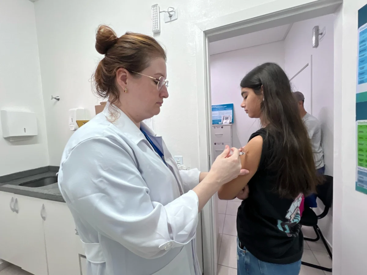 Secretaria de Saúde de Balneário Camboriú amplia vacinação contra gripe e alerta para prevenção