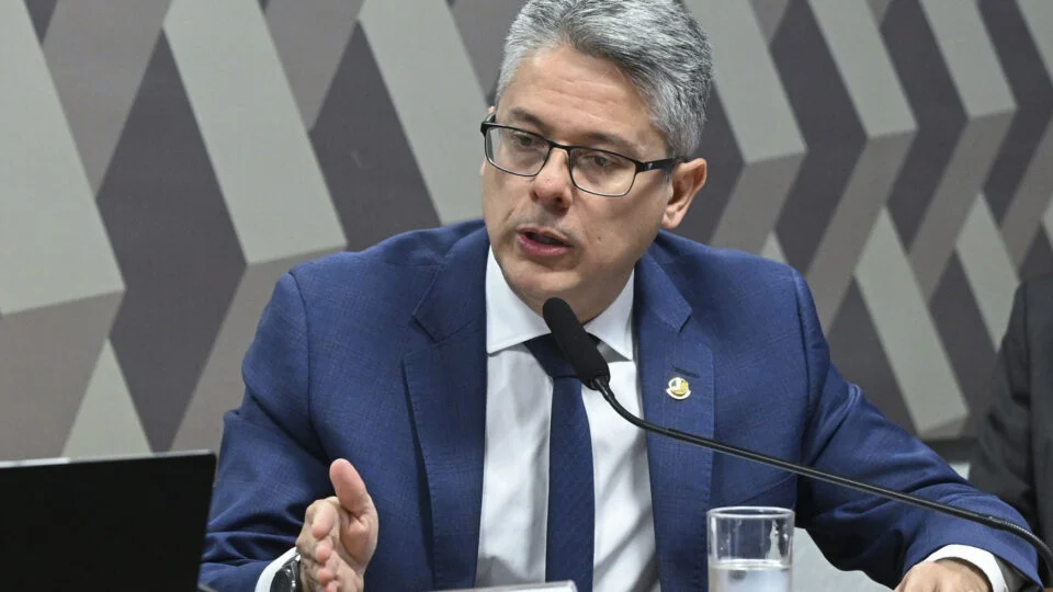 Senador Alessandro Vieira denuncia STF por acobertar condutas de Toffoli e Moraes