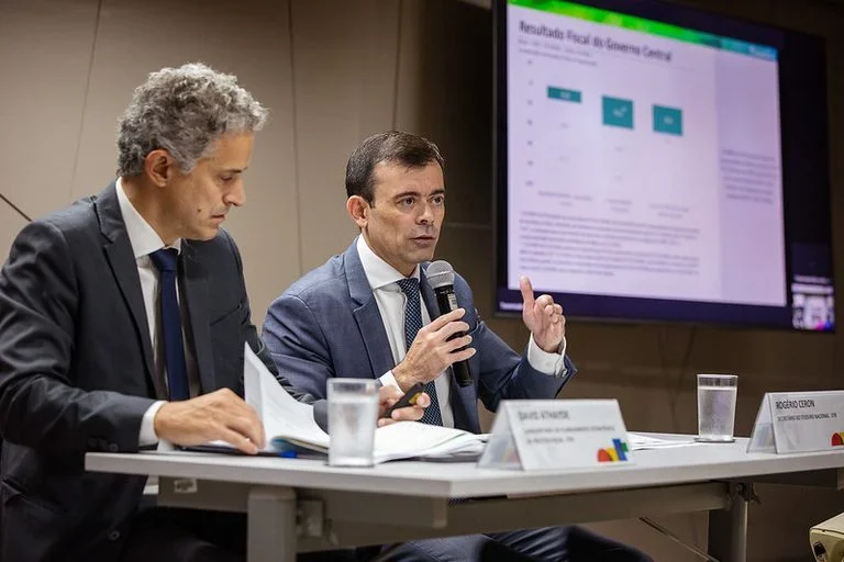 Tesouro Nacional revela dados da dívida pública e destaca reservas sólidas