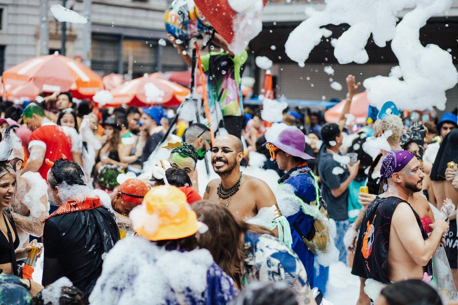 Abecs revela dicas de segurança essenciais para o Carnaval 2026 e apps bancários